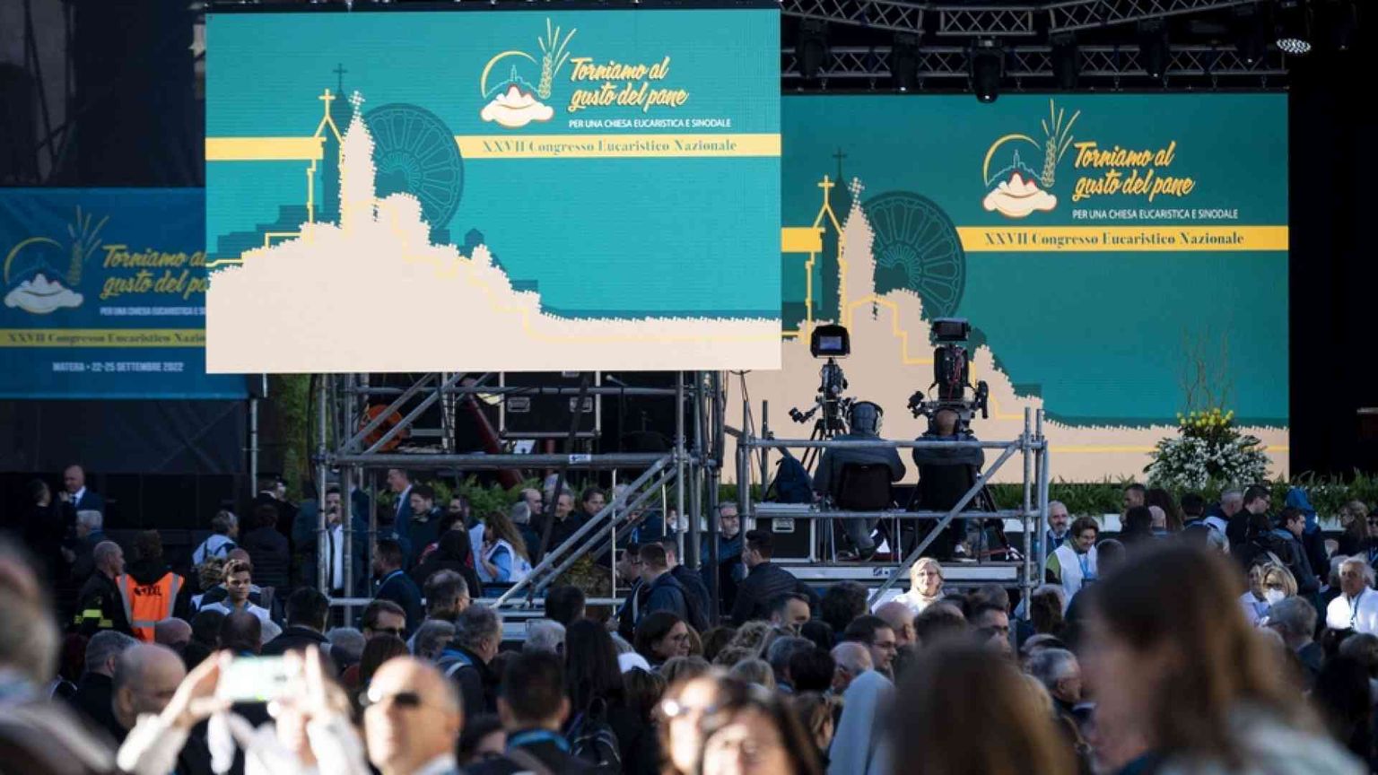 Il cardinale Zuppi: il gusto del pane che fa della Chiesa una casa