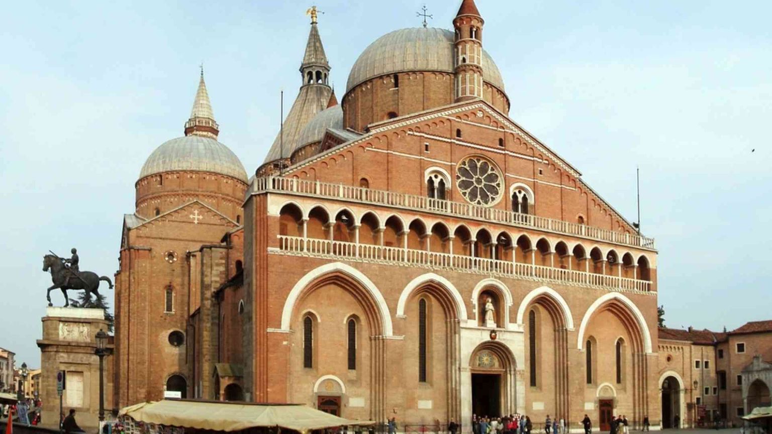 Pellegrini sulle orme di sant'Antonio: 1.800 chilometri a piedi