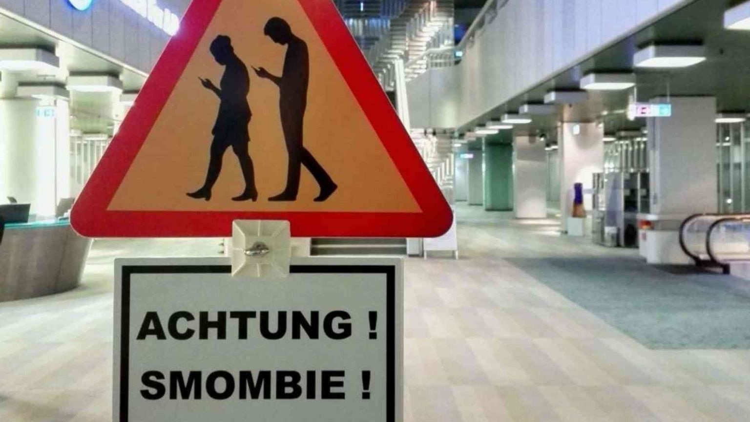Smombie: gli “zombie con lo smartphone” entrano nella Treccani