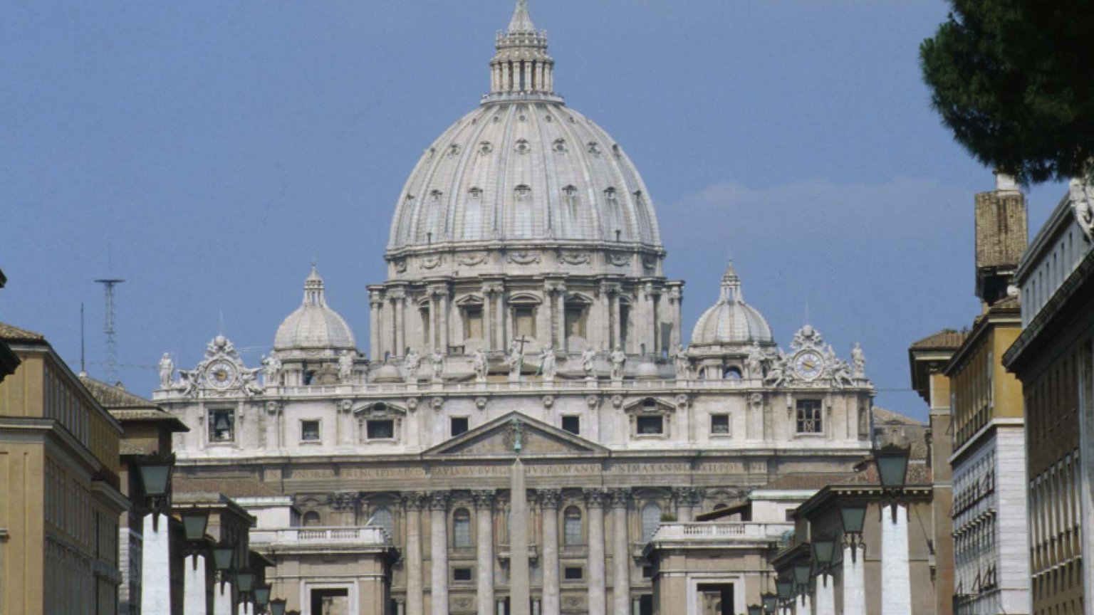 Ingressi sdoppiati in San Pietro: uno per i turisti, uno per chi prega