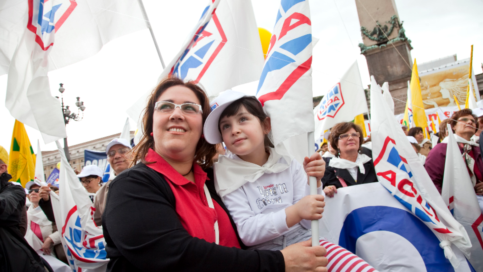 Acli scalda i motori in vista di Roma: volontari, spille e gazebo nelle strade