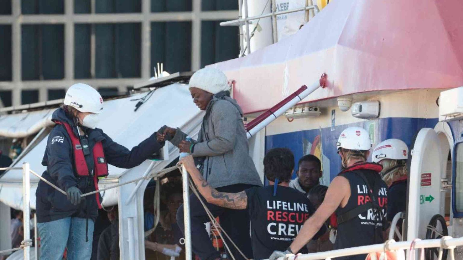 Nel 90% dei casi si arriva in altri modi. Perché le Ong non sono il problema