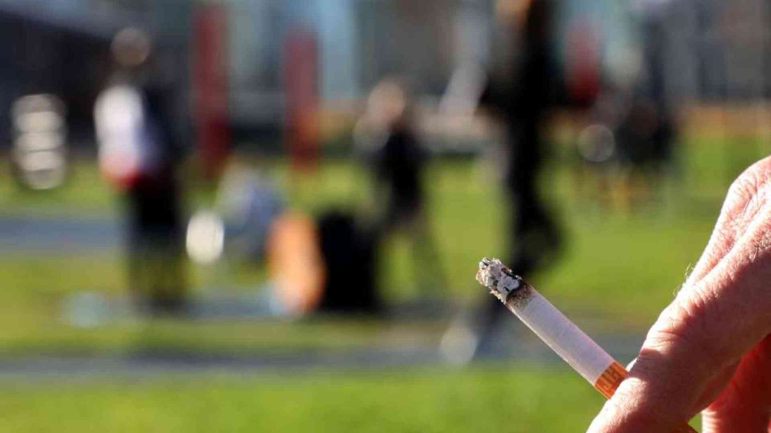 Sigarette proibite per sempre a chi compie 14 anni