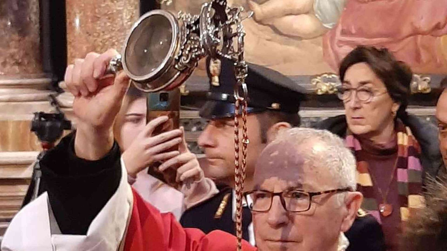 A Napoli San Gennaro, avvenuta anche la terza liquefazione