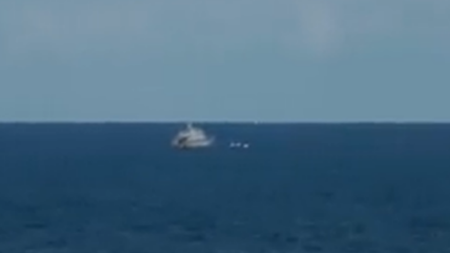 La Geo Barents soccorre i migranti, la guardia costiera libica minaccia