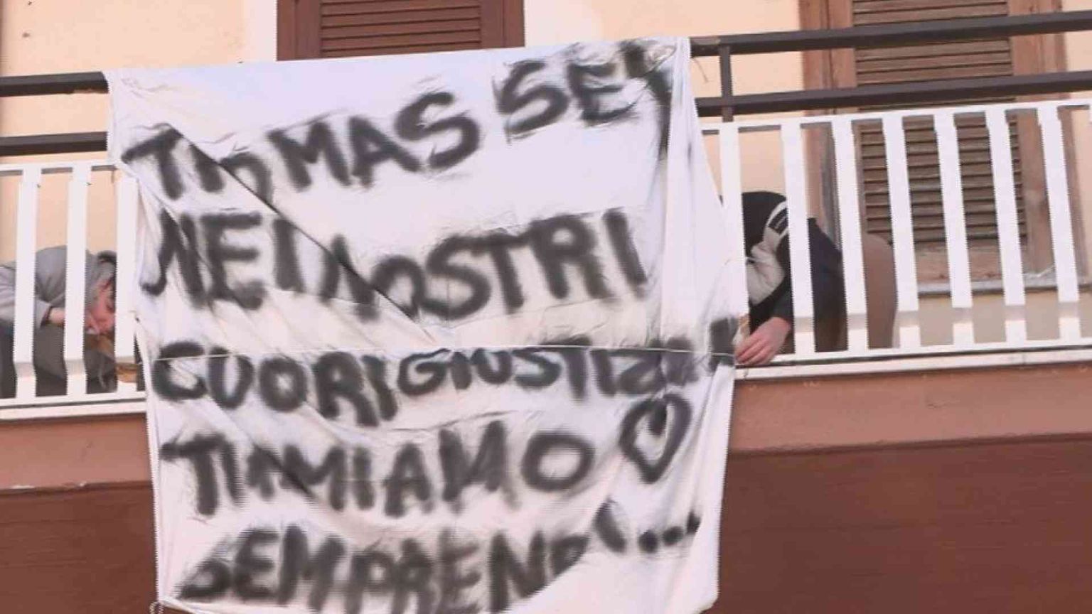 È morto Thomas, vittima della guerra tra bande. Le parole del vescovo