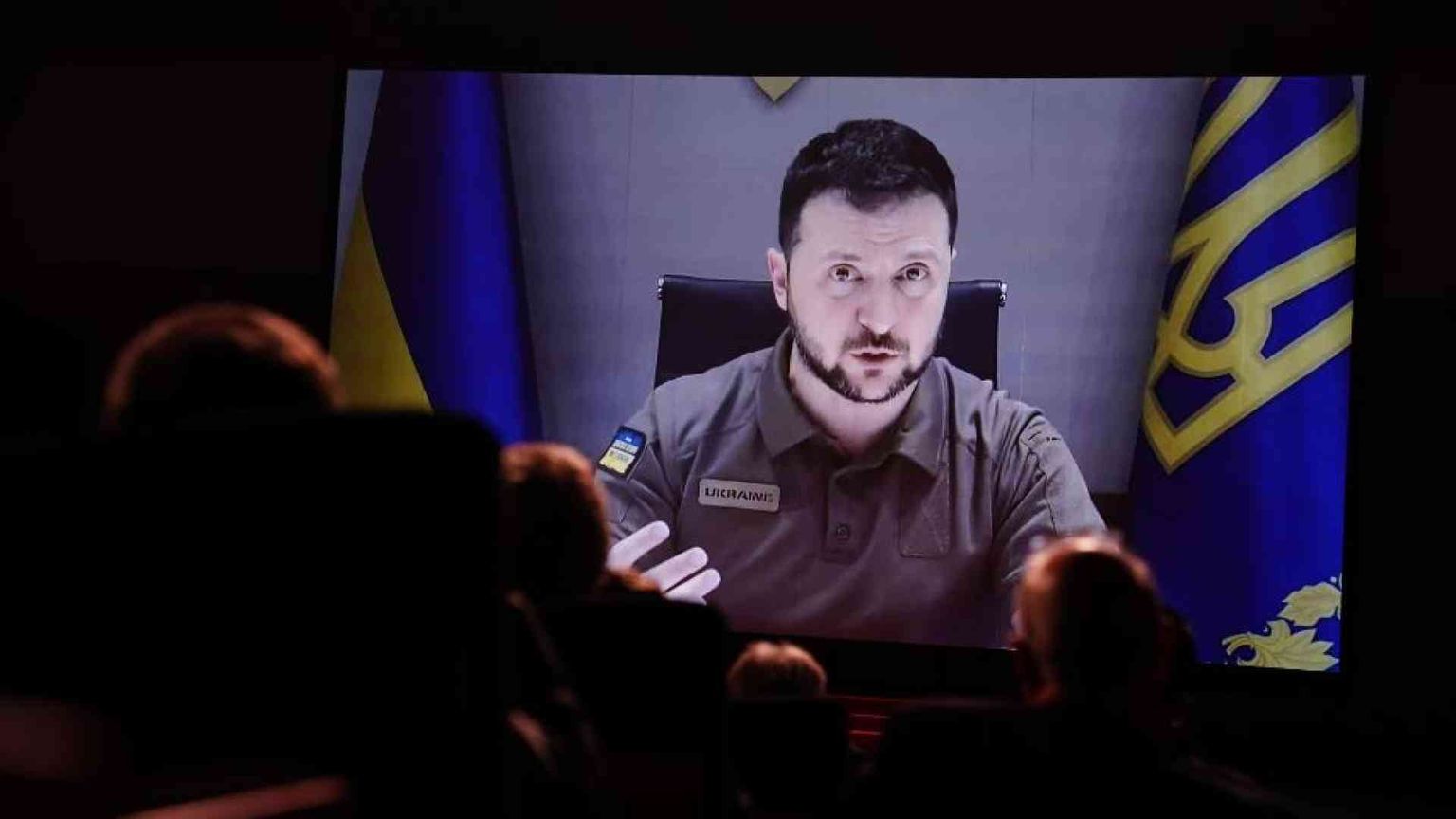 Niente video di Zelensky a Sanremo, solo un testo che leggerà Amadeus