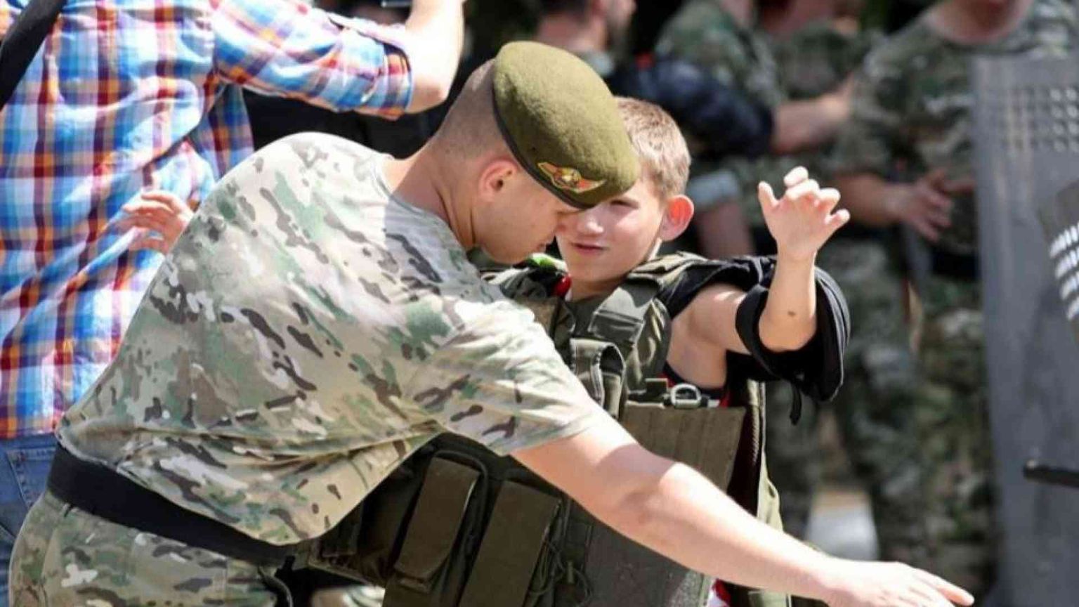 Campi militari per insegnare a sparare ai bambini a partire dai 6 anni