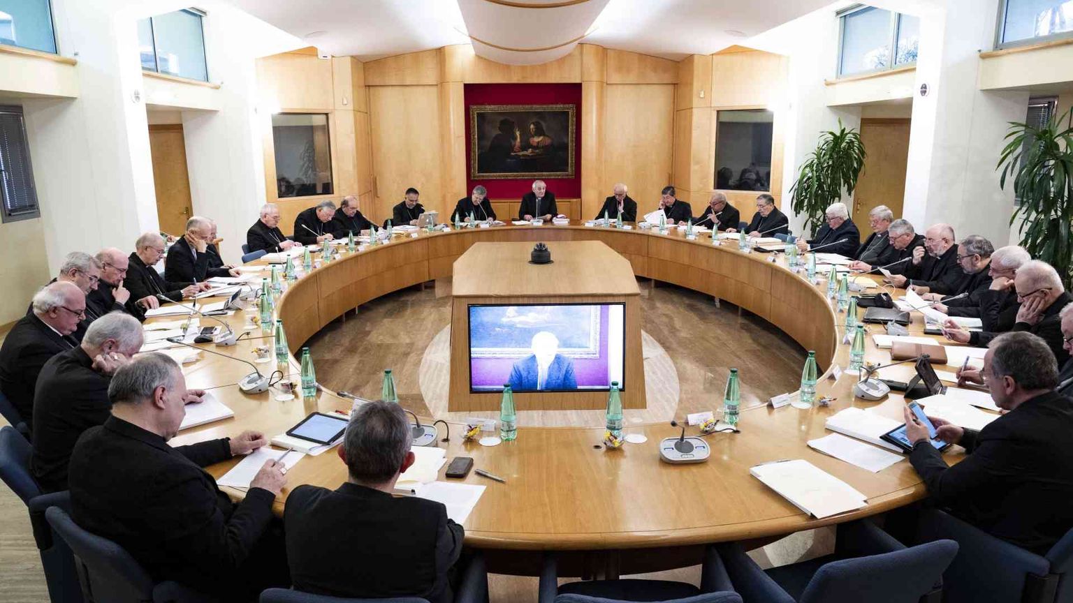 Zuppi alla politica: «Scelte coraggiose senza opportunismi»