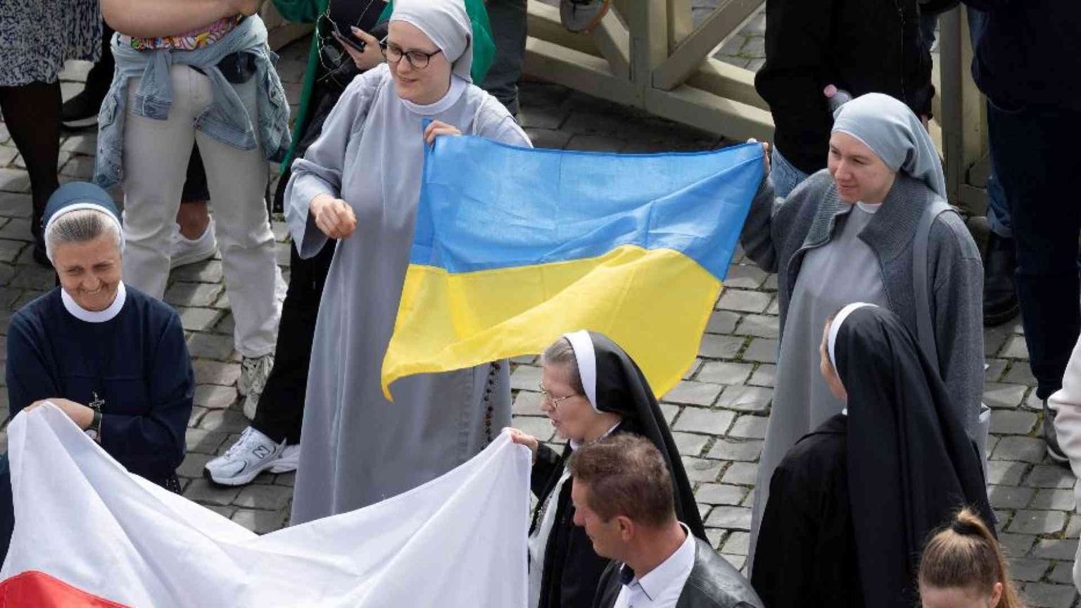 Il Papa: togliere la pietra dai sepolcri per non smettere mai di sperare