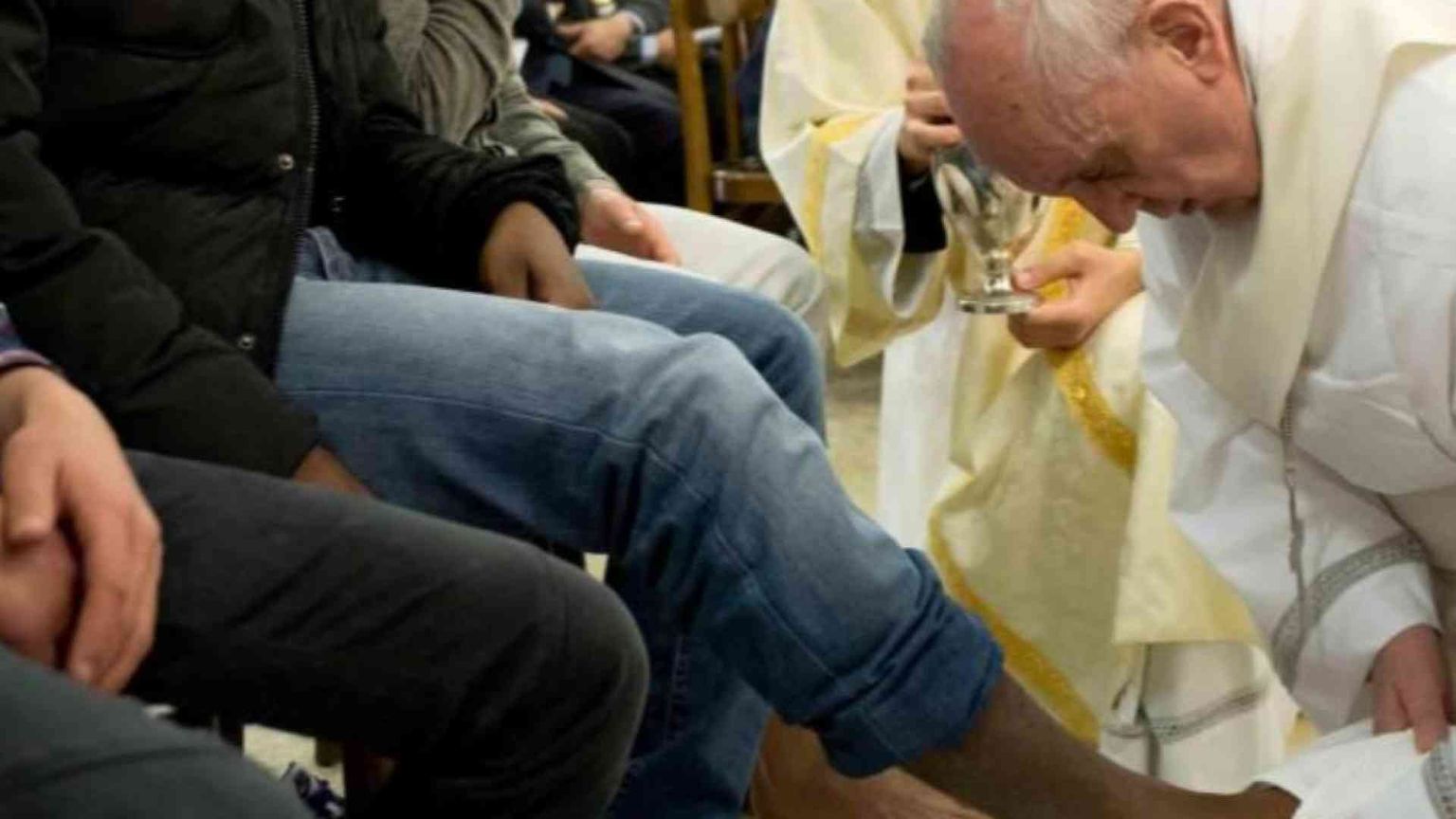 Il cappellano: il Papa in carcere, per i miei ragazzi un raggio di sole