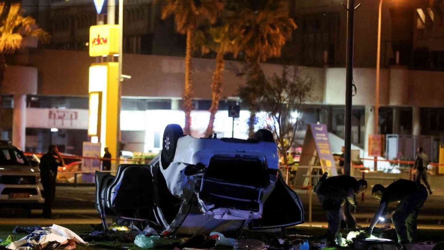 Auto lanciata contro un gruppo di turisti a Tel Aviv, morto un italiano
