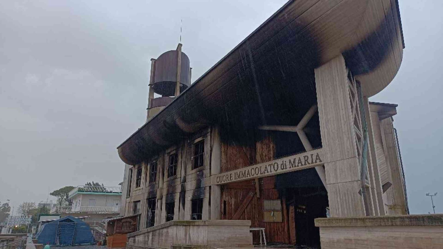 Formia, violento incendio al Villaggio don Bosco