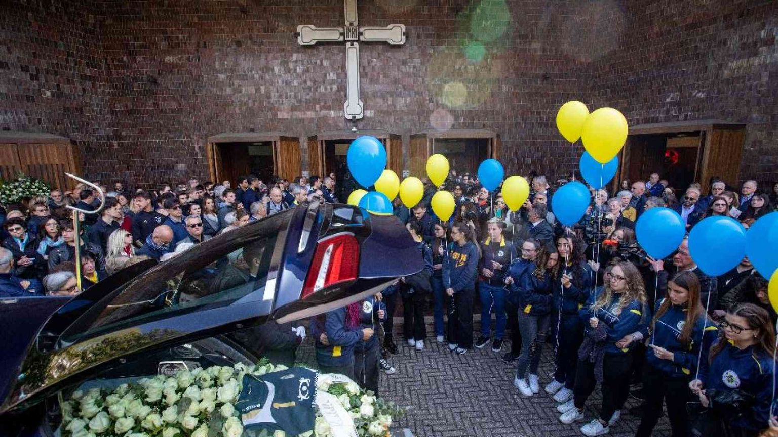 Julia Ituma, vedere e amare l’oggi dei nostri ragazzi