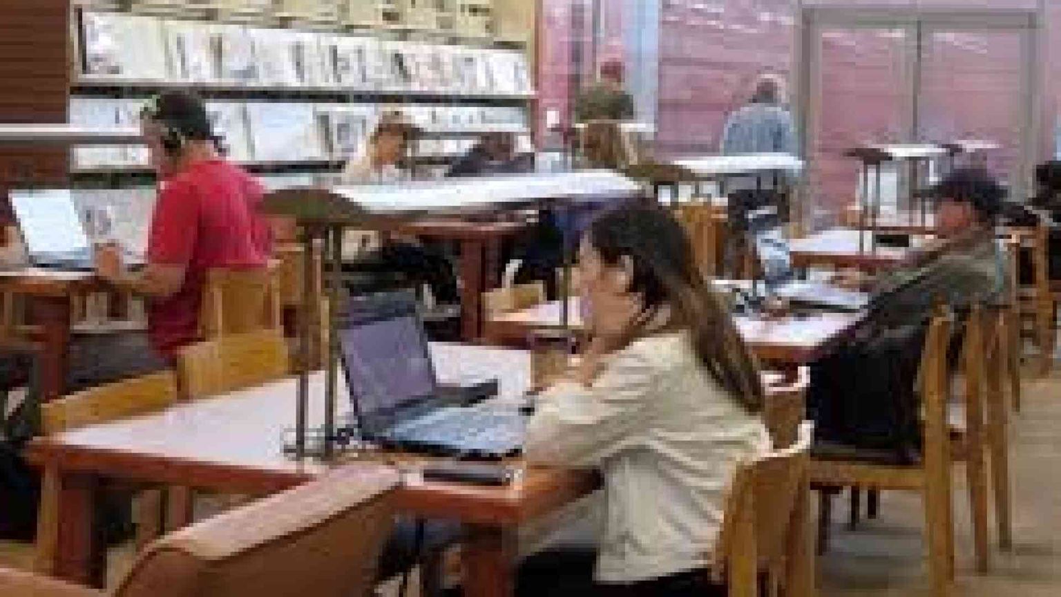 Rapporto Bes, l'Italia peggiora su istruzione e formazione dei giovani