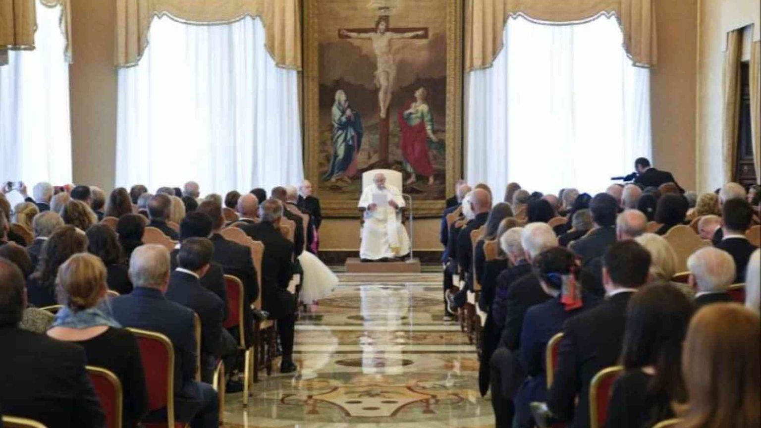Il Papa: gli scandali finanziari sono un danno per la Chiesa e per la fede
