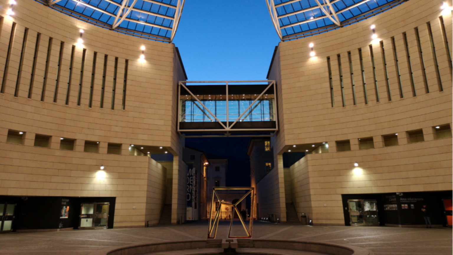 Chiara Dynys: vivere la soglia