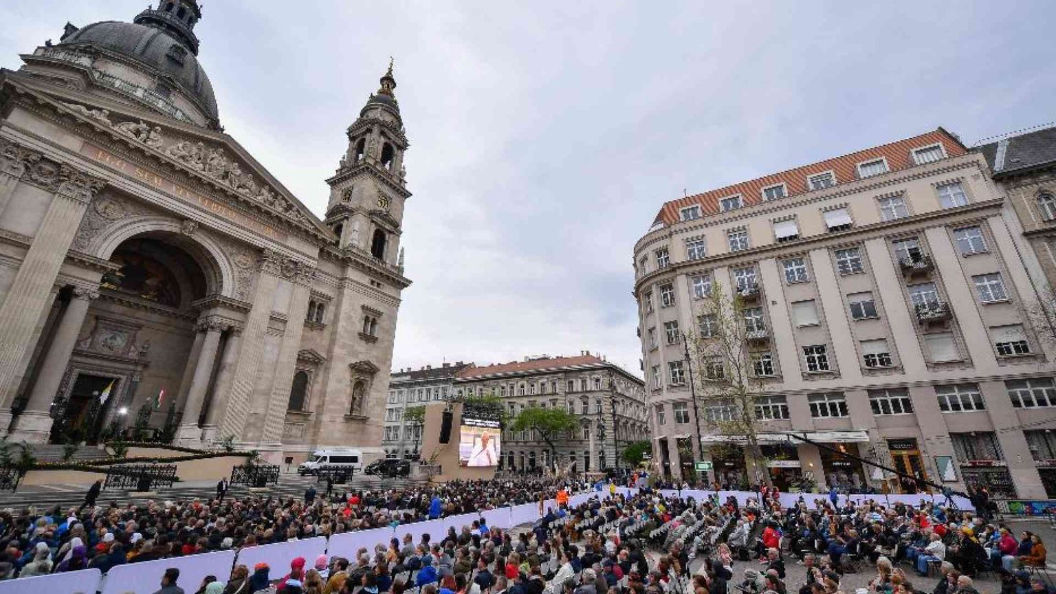 Papa Francesco in Ungheria: «Cercare la pace oltre i nazionalismi»