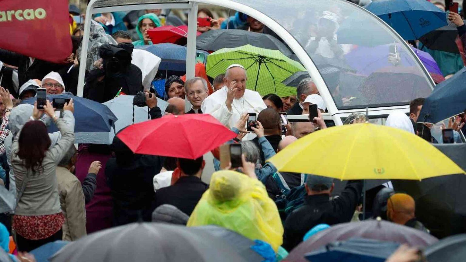 L'abbraccio con il Patriarca copto ortodosso Tawadros II
