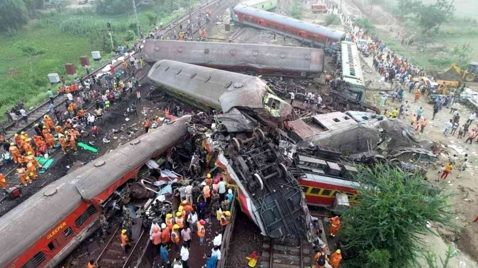 Scontro fra treni nell'Orissa: salito a 288 morti il bilancio, 900 feriti