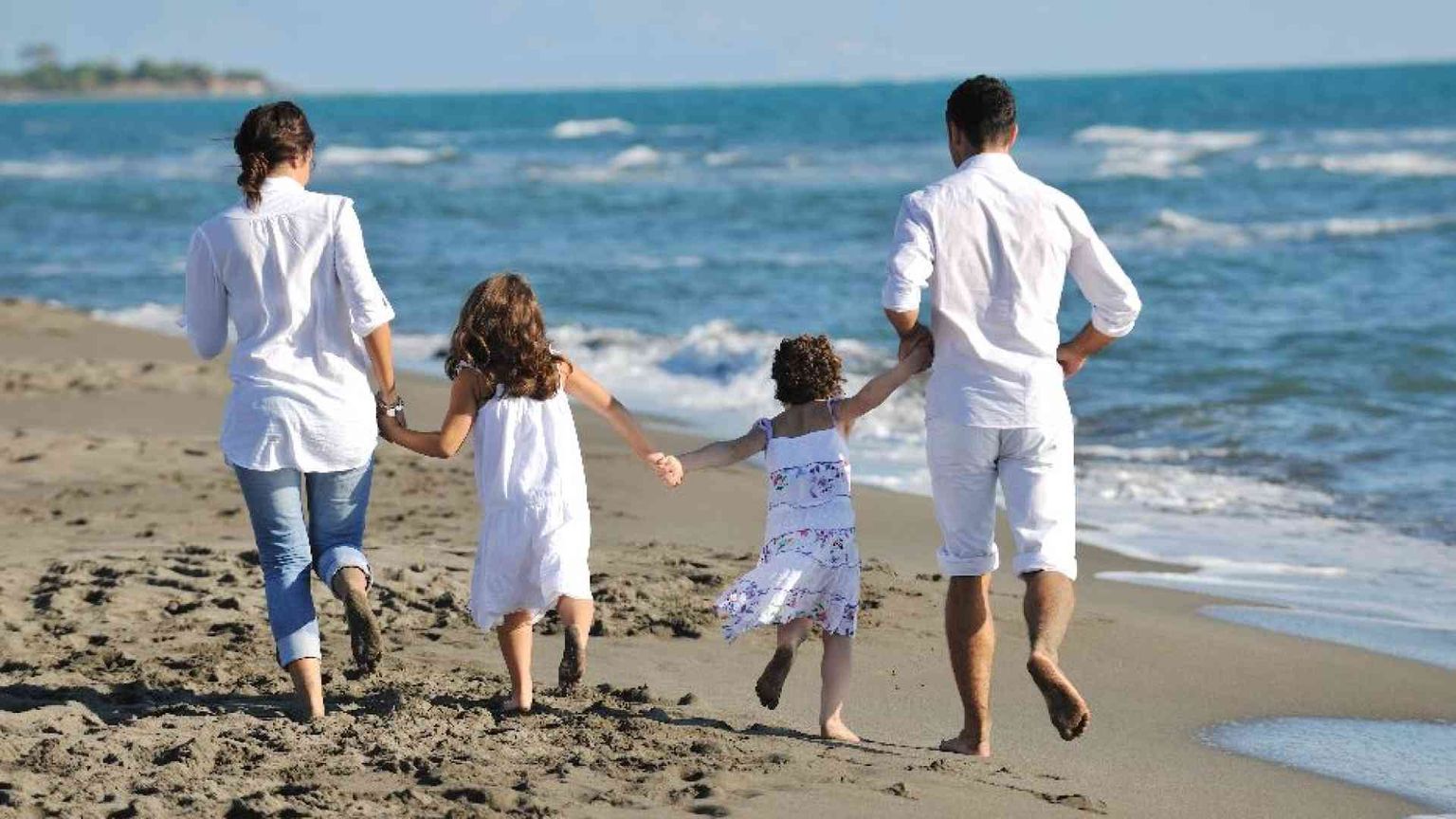 Vacanze proibitive per le famiglie: ecco quanto costano le ferie estive