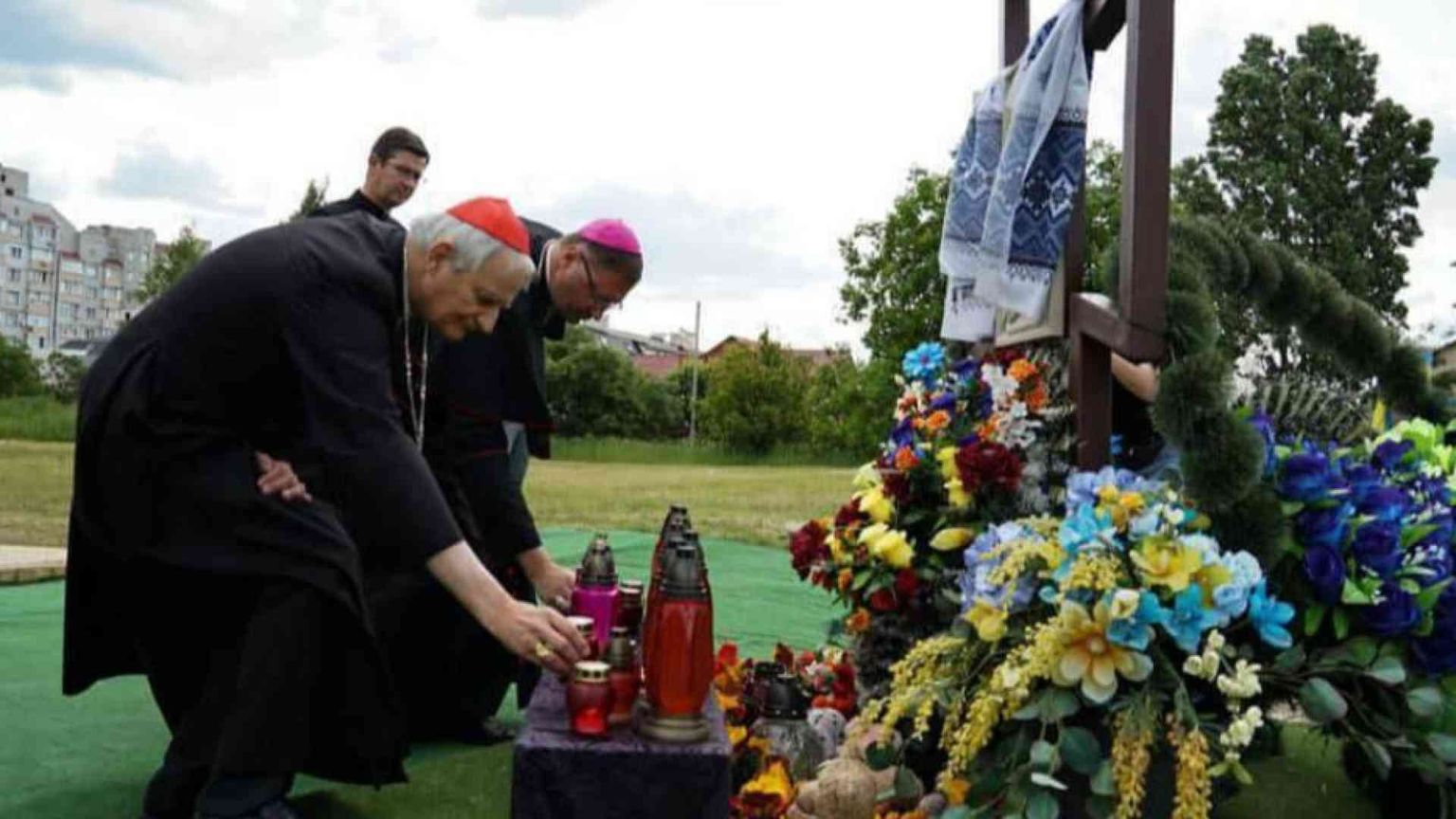 Il cardinale Zuppi a Kiev inviato dal Papa: al lavoro su «percorsi di pace»