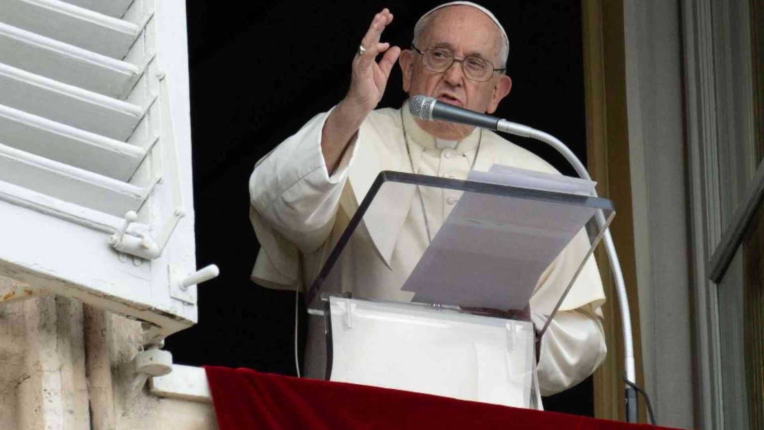 Il Papa: il cristiano non crede a superstizioni e oroscopi