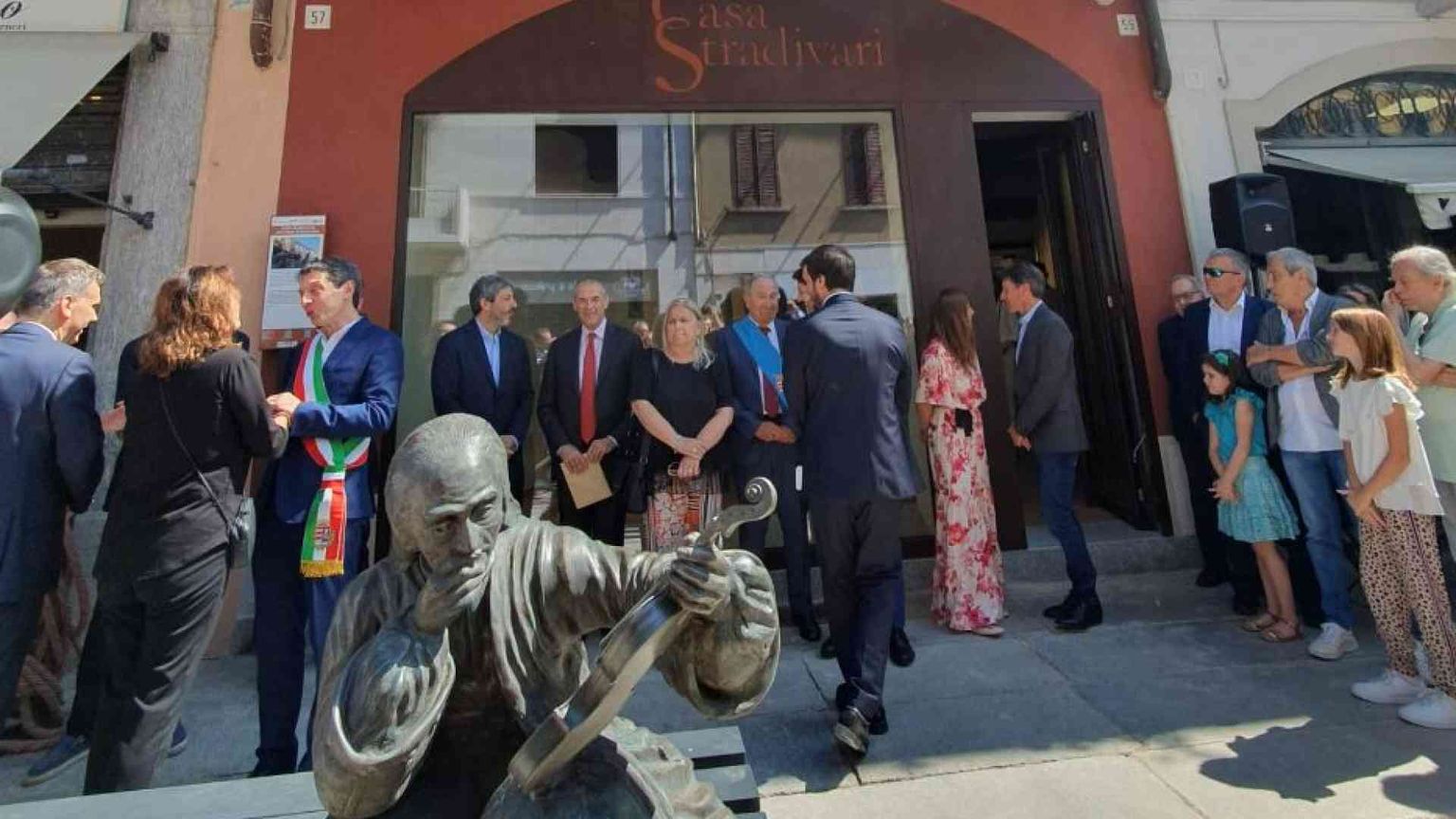 Riapre Casa Stradivari: qui torna ad abitare l'arte della liuteria