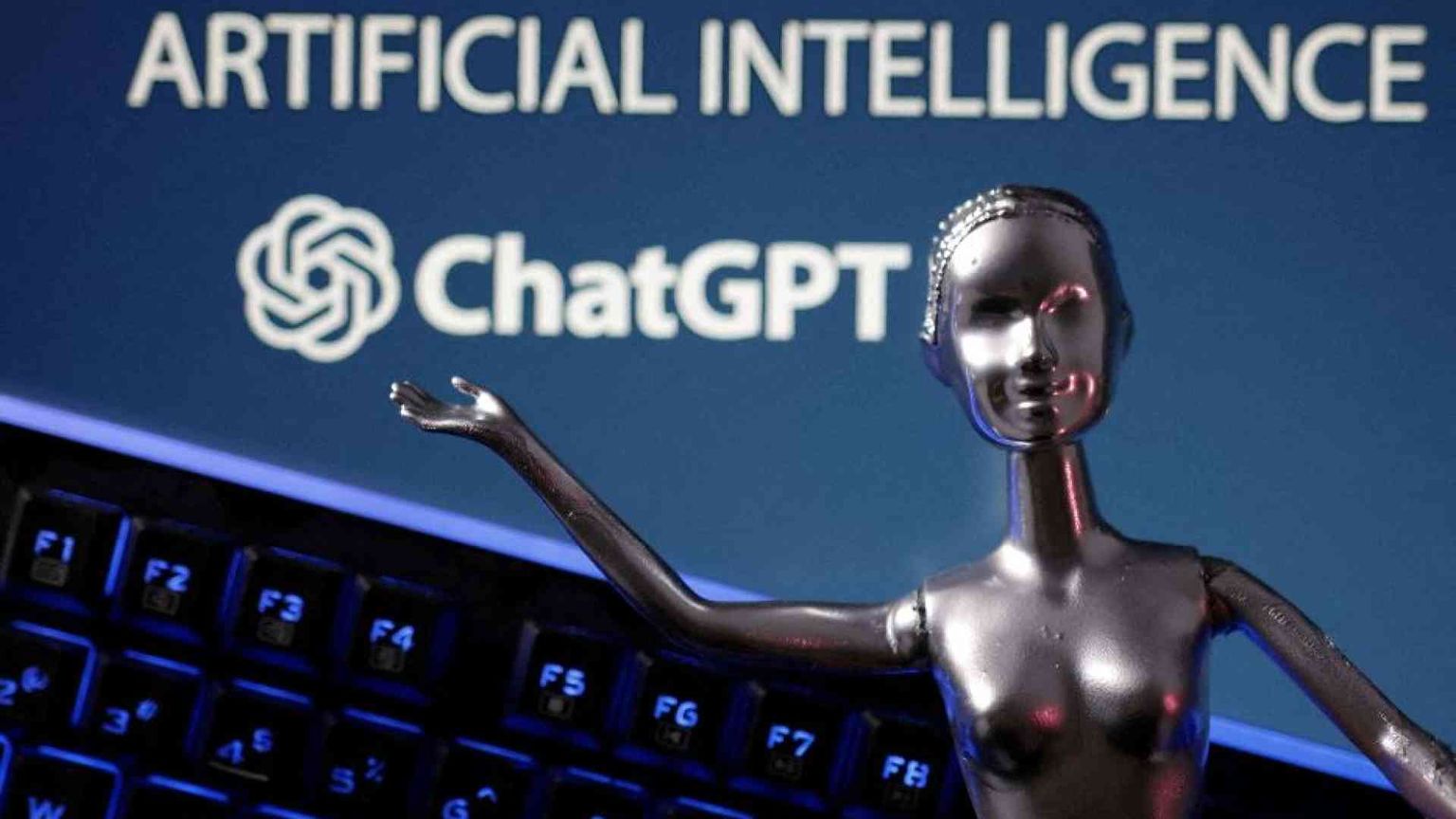 ChatGPT, calo del traffico sul sito web per la prima volta