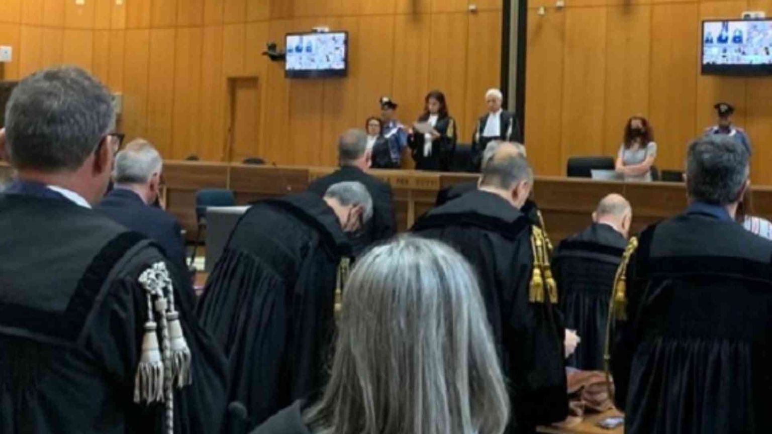 Che cosa è il concorso esterno in associazione mafiosa e perché fa discutere