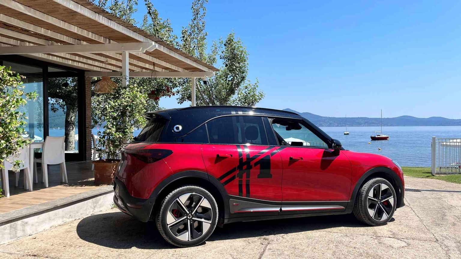 Al volante della nuova Smart#1: ecco com'è e come va