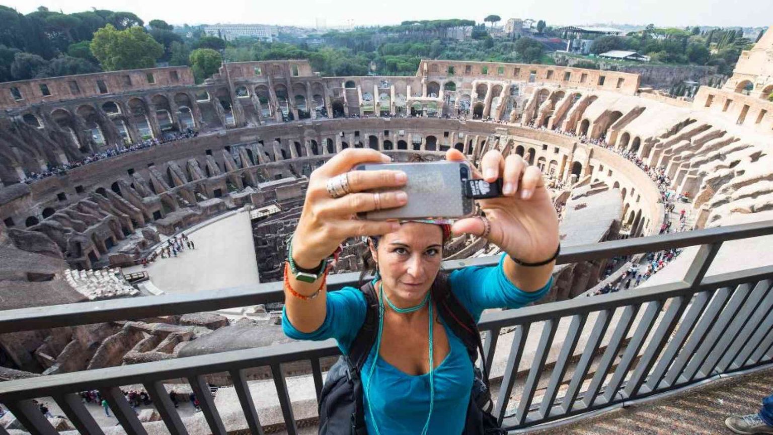 L'acrobata Remi Lucidi cade dal grattacielo; la folle moda dei selfie estremi