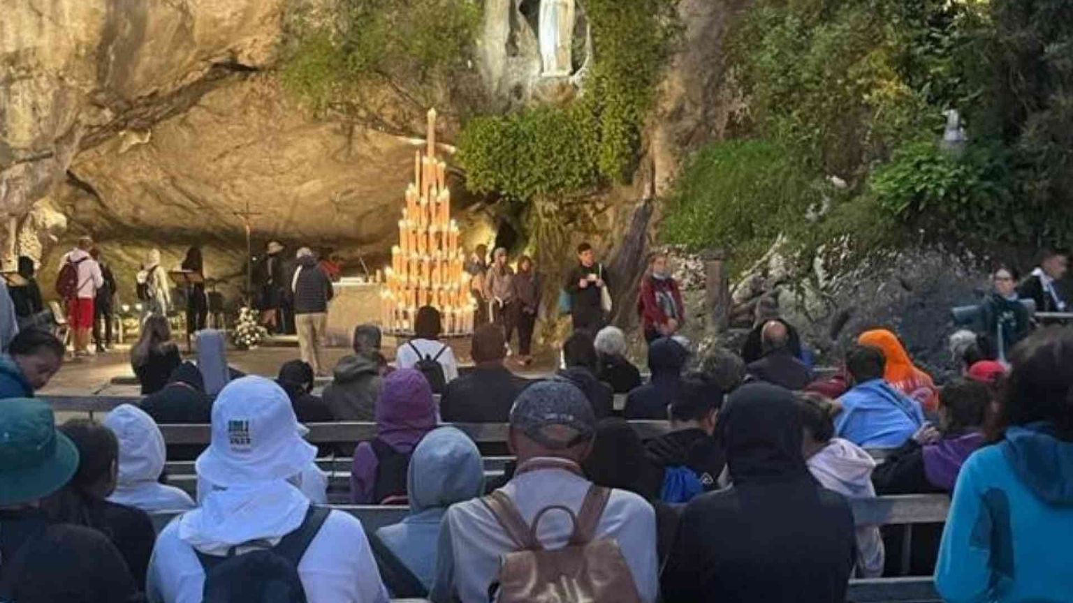 I giovani a Lourdes per affidare a Maria il loro futuro