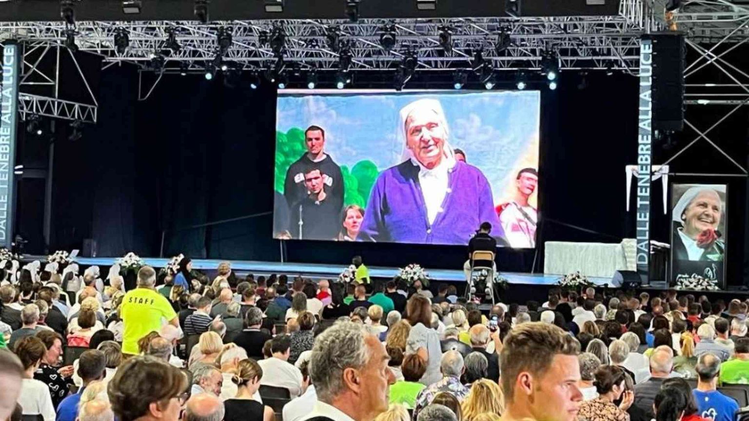 A migliaia sulla collina di Saluzzo per i funerali di madre Elvira
