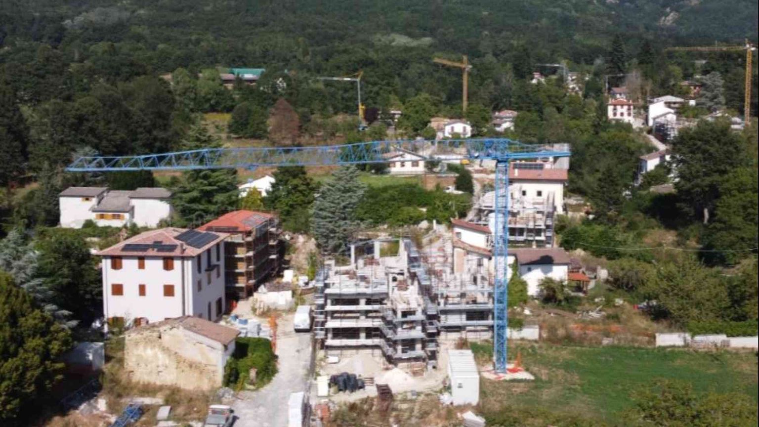 Amatrice, tra ferite e cantieri aperti prova a rinascere