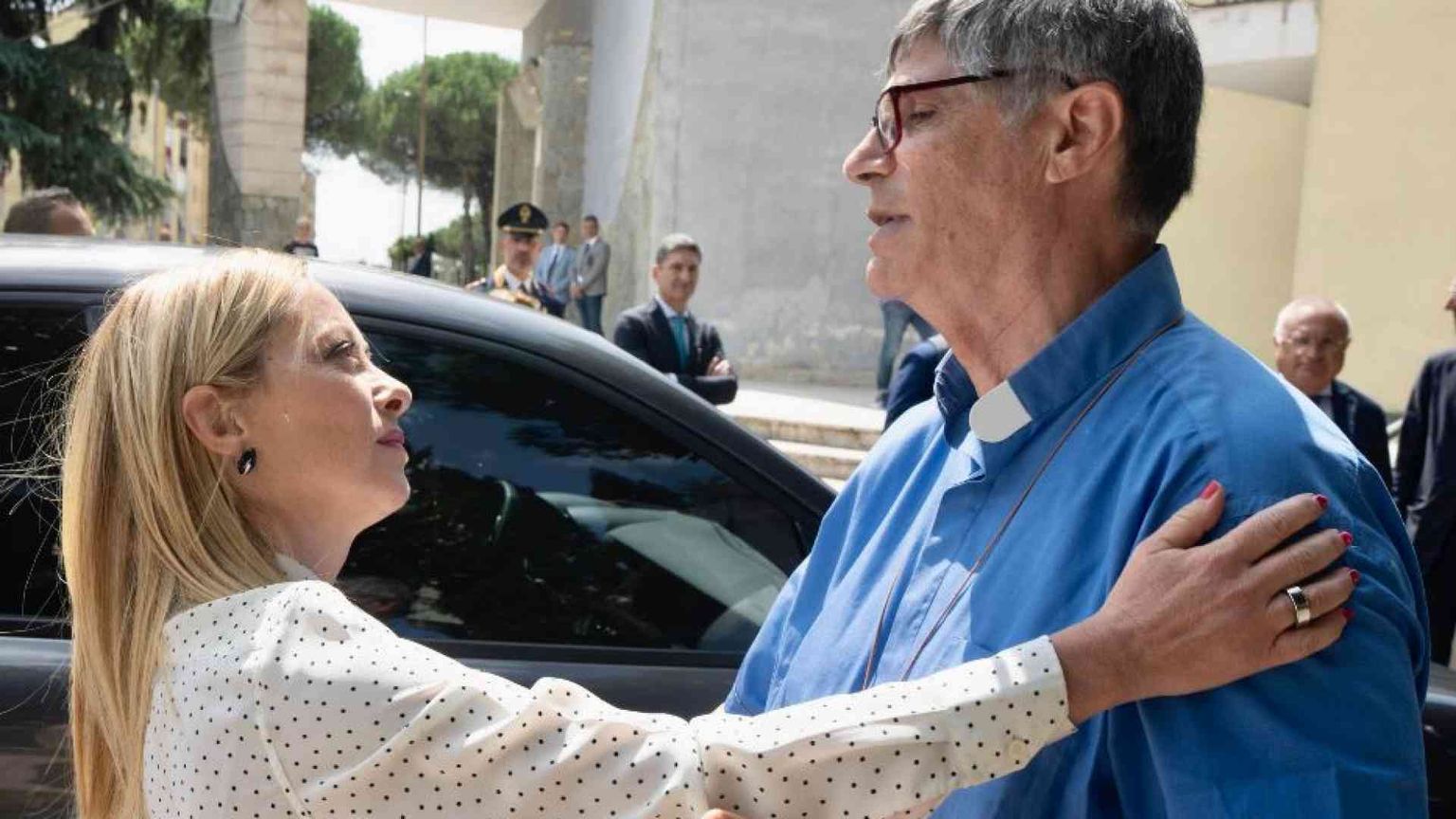 Meloni a Caivano: «Lo Stato ha fallito. Ora legalità, servizi e scuola»