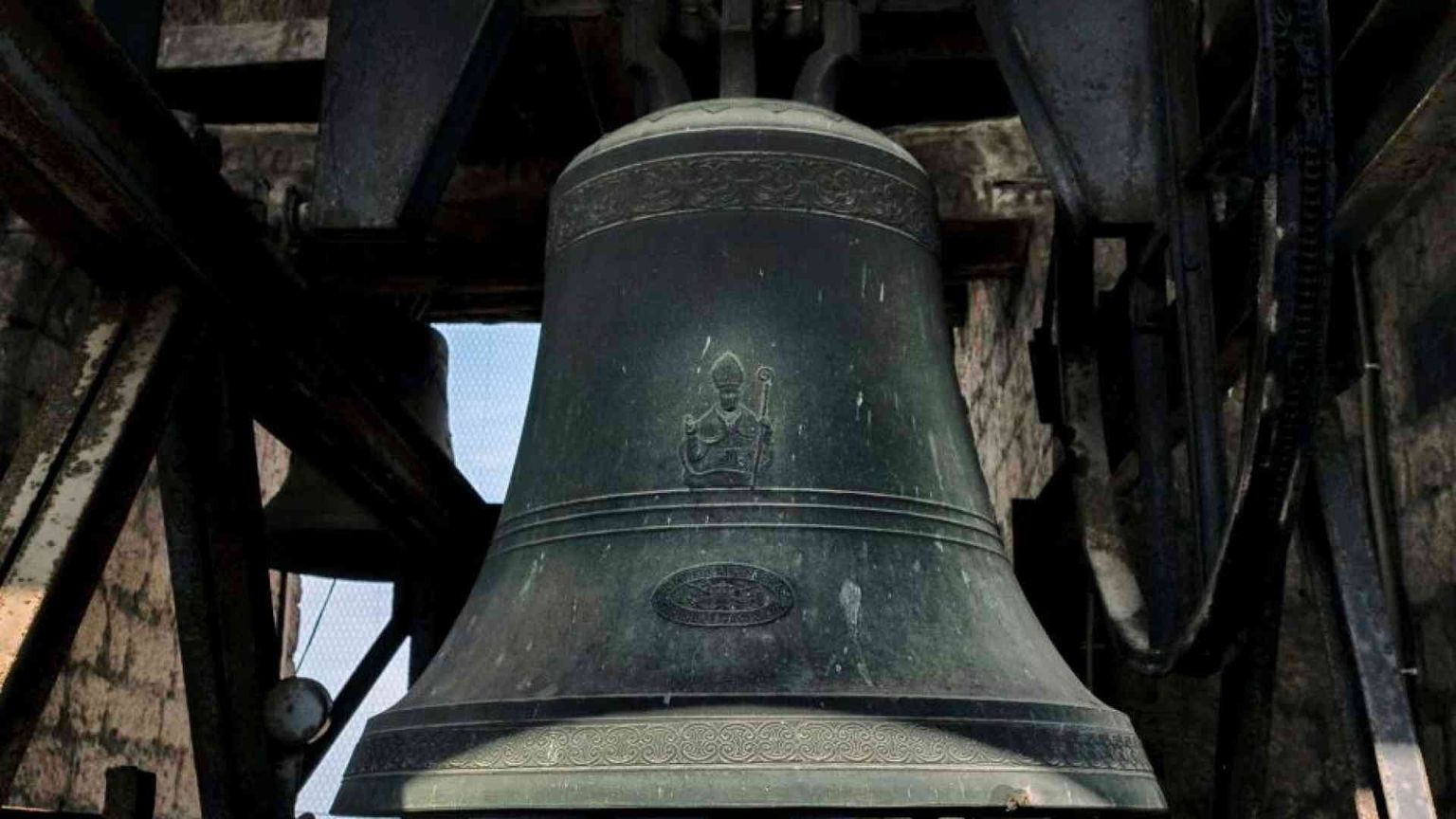 Le campane del parroco festeggiano i nuovi nati