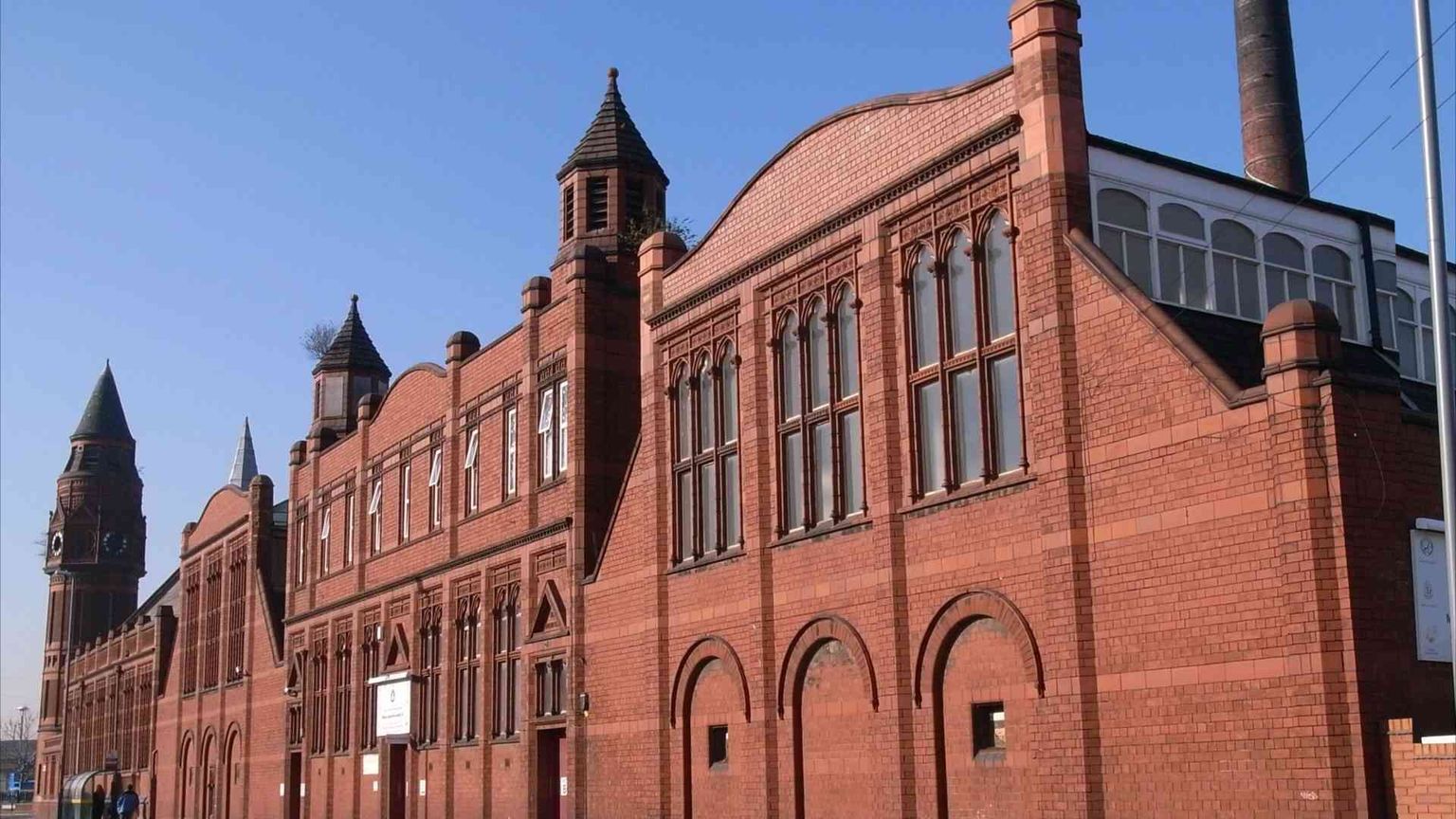 «Ecco come si lapida un'adultera». Choc per le parole dell'imam