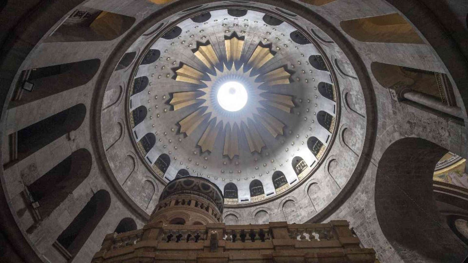 Il Papa a Schmitt: pellegrini in Terra Santa per toccare il mistero