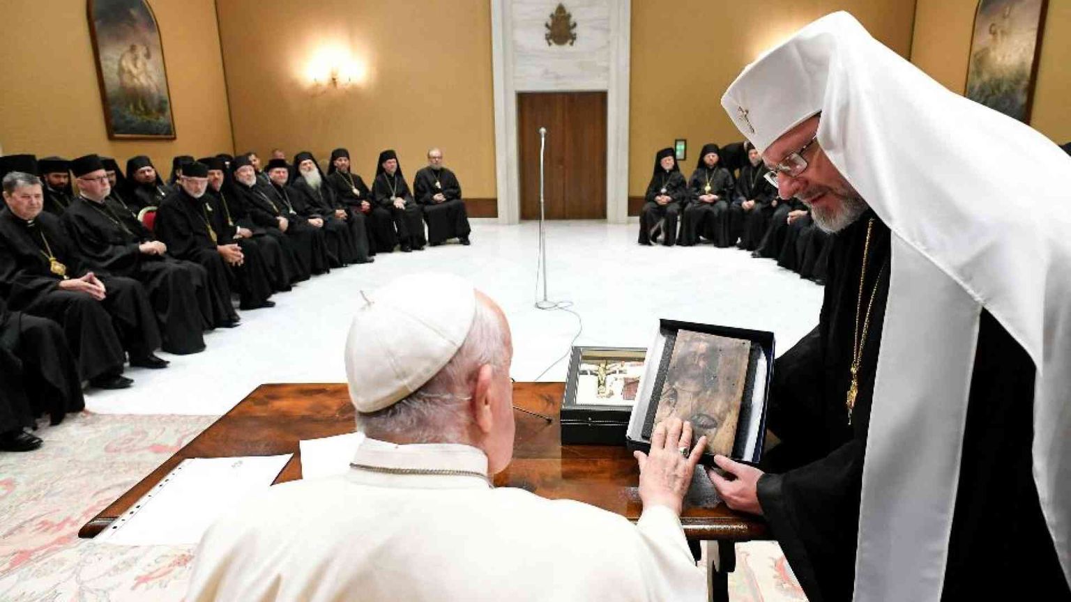 Il Papa: io sono con il popolo ucraino. Accanto ai bambini senza più sorriso