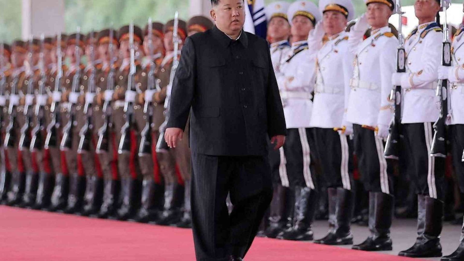 Kim è in Russia. E Putin "abbraccia" Trump