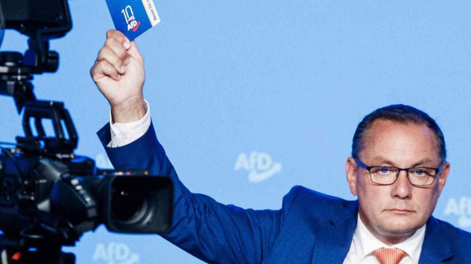 Giallo al comizio dell'Afd, Chrupalla finisce in ospedale