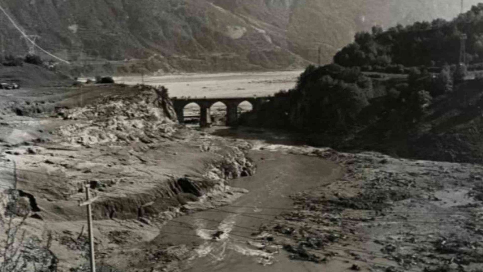 Nel cimitero del Vajont: «Io, sopravvissuta». L'omaggio di Mattarella