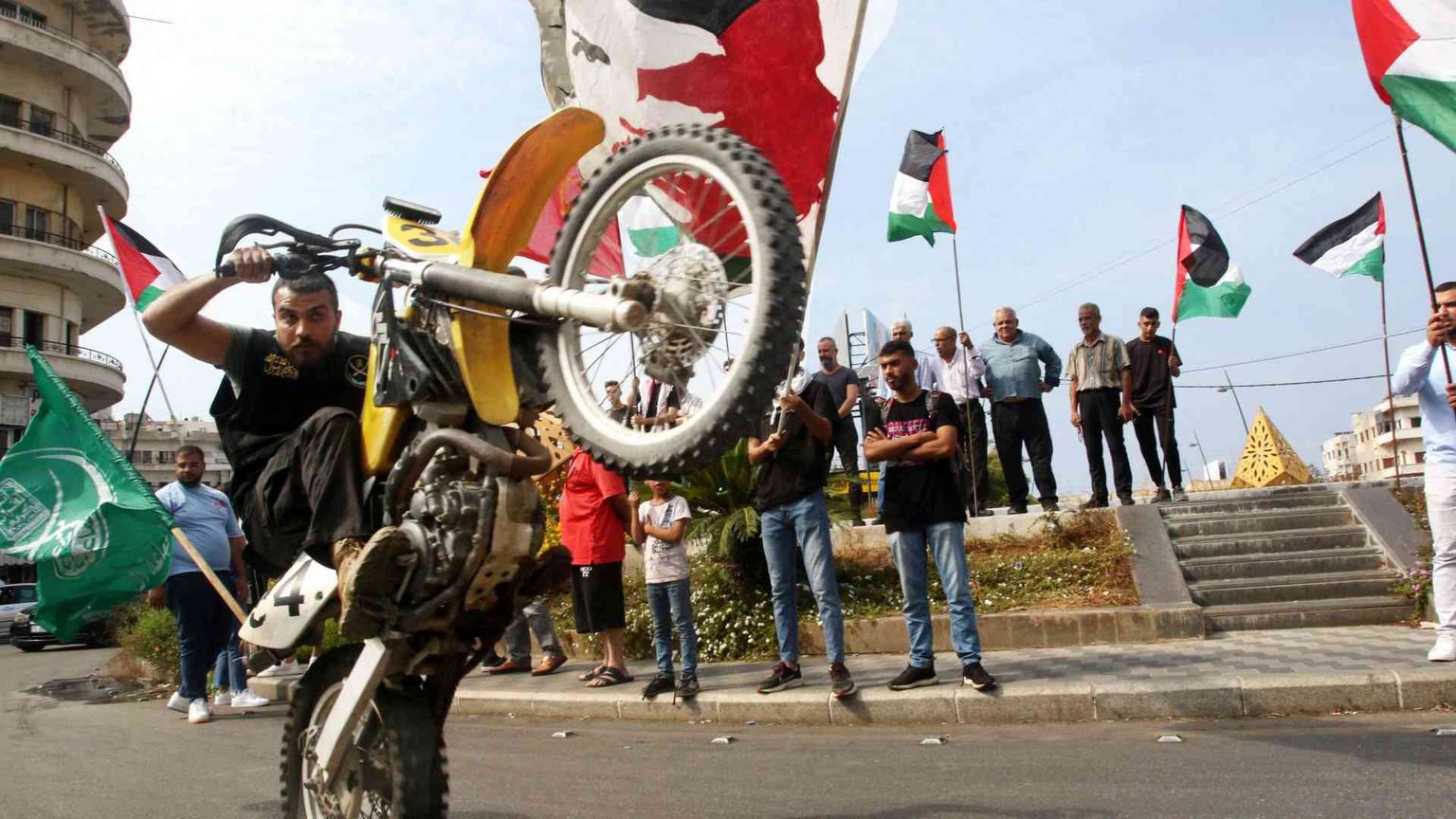 Hezbollah e Hamas stringono a tenaglia Israele