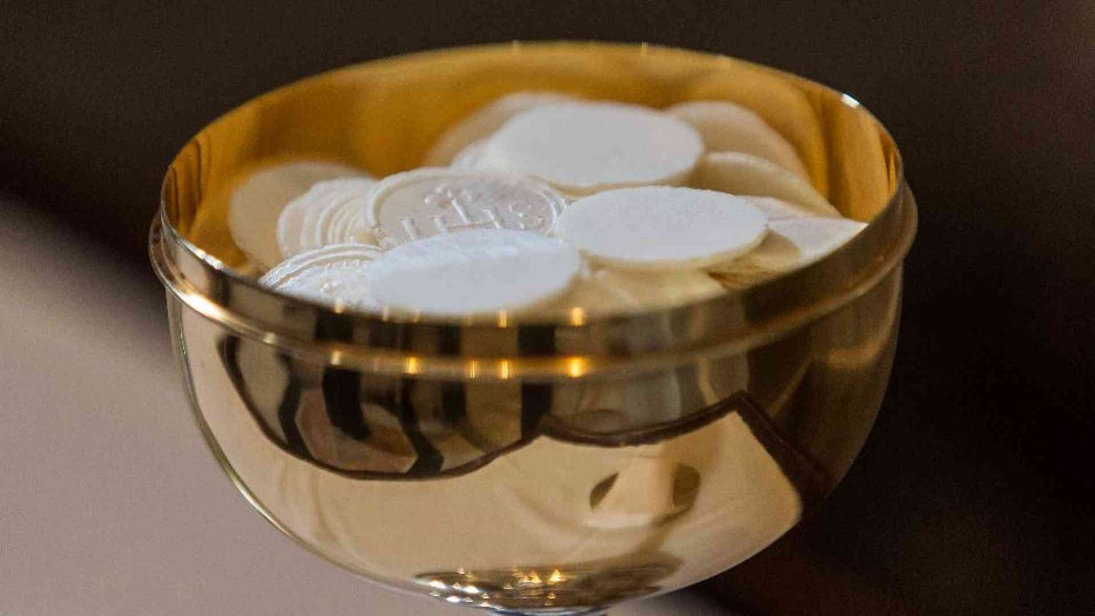 Il furto delle ostie, la scomunica e l'intervento del vescovo di Noto