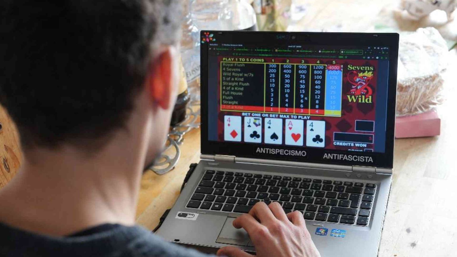 «Ho vinto, mi compro il telefonino». Viaggio nell'azzardo dei ragazzini