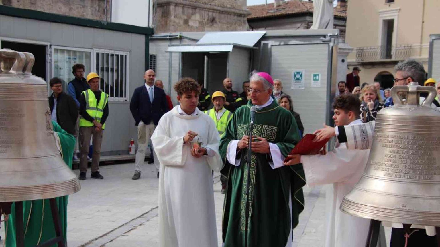 A Norcia la prima messa nella basilica di San Benedetto