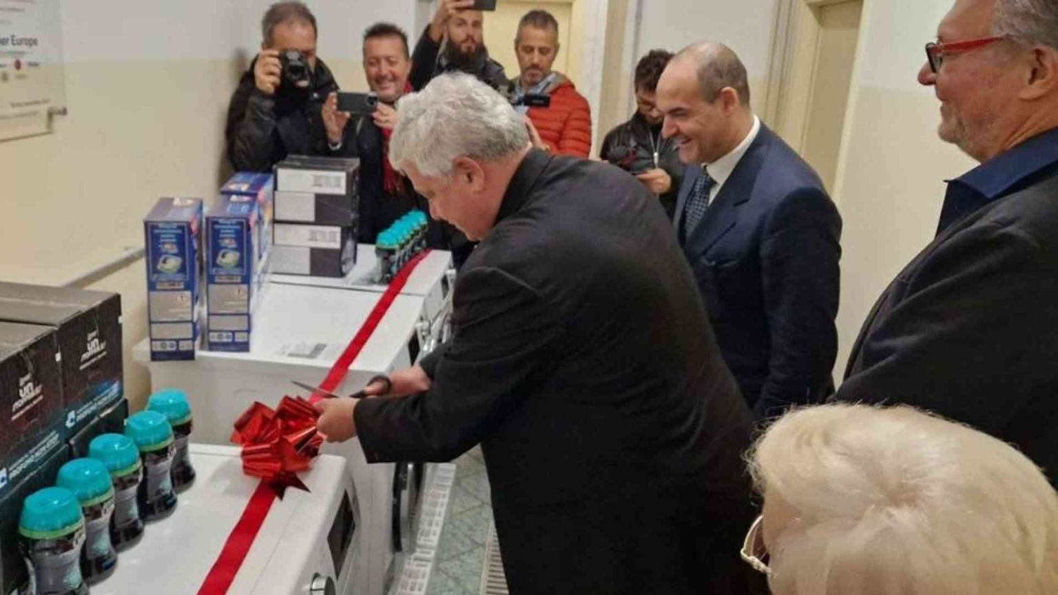 Aperte due “lavanderie di papa Francesco”, aiuto concreto ai più poveri