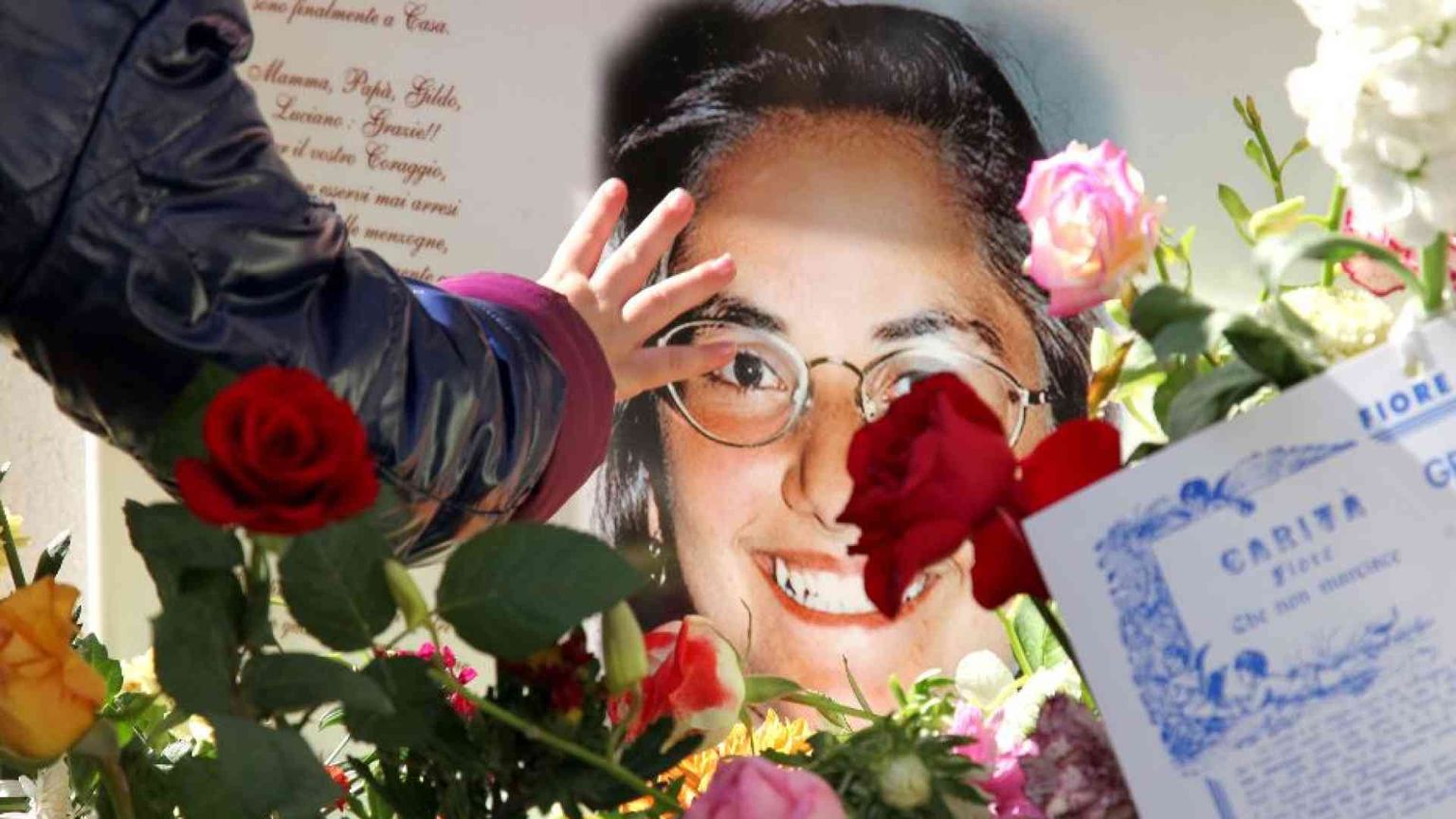 La Messa nella chiesa della Trinità, il vescovo: «Offese, odio e violenza»