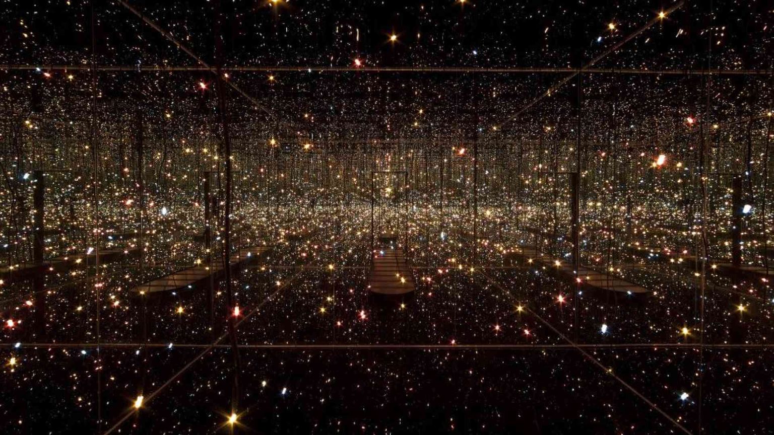 Yayoi Kusama a Bergamo: tutto il cielo in una stanza